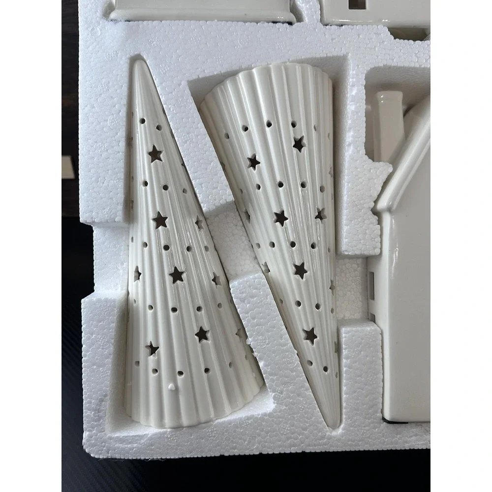 CERAMIC HOLIDAY VILLAGE 10 PCS 1601419 *NEW IN OPEN‎ BOX